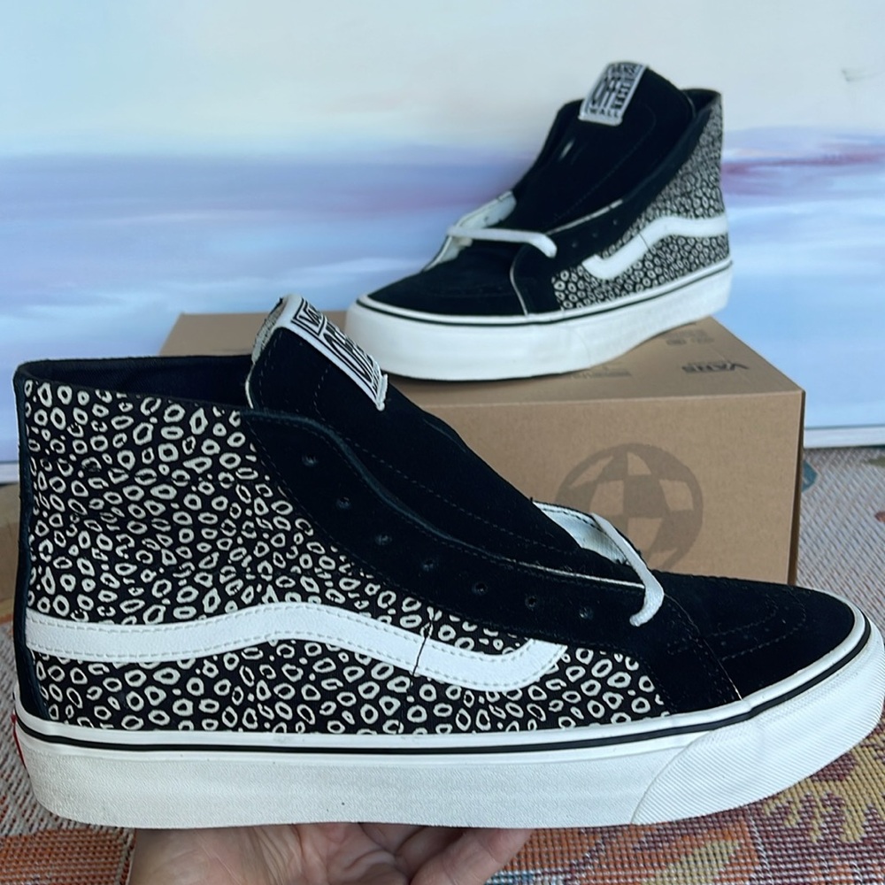 Vans Men’s Sk8-Hi 38 Deco
Sting Ray Black/Vintage White 
VN0A4BX64WM
Sneakers - Picture 11 of 16